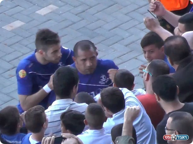 פרננדז חוגג (צביקה ריז)